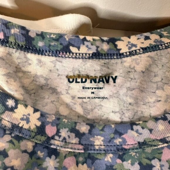 NEW Old Navy Womens M Lot of 5 Tees Bundle Floral Casual Fruit Stripe Everyday - Picture 6 of 11